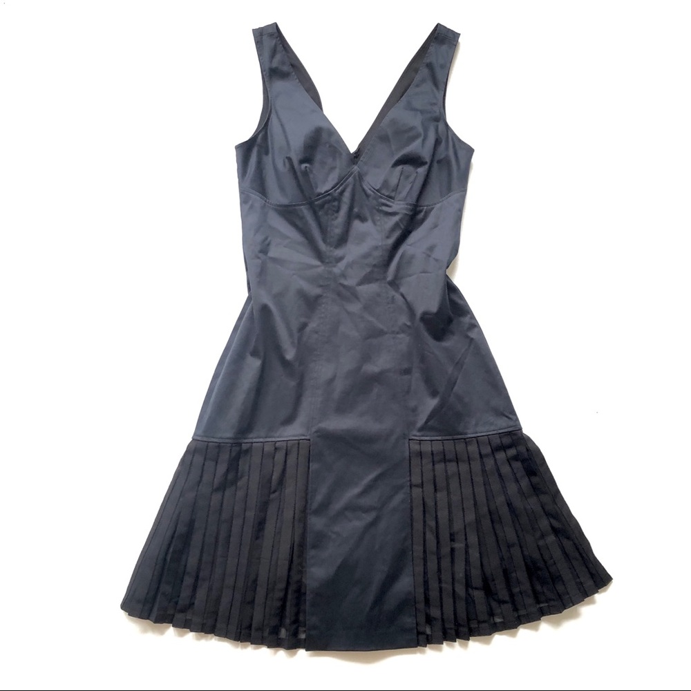 NWT Elie Tahari Black Sleevless Dress w| Pleats